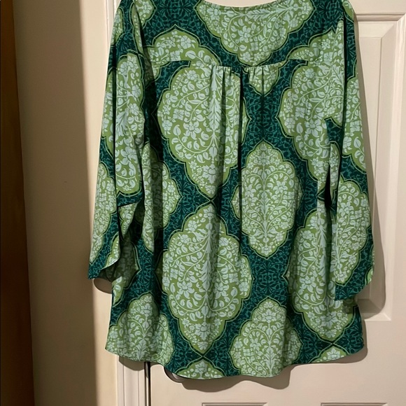 Beautiful by Lawrence Green Blouse with Layered Design
NWOT - Picture 5 of 7